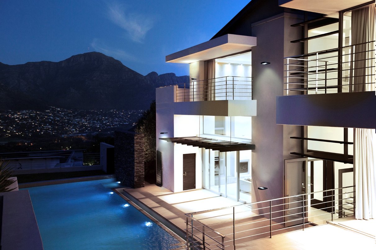 7016872   Ambientada_LEDVANCE FLOODLIGHT 20W 5000K BIV PRETO